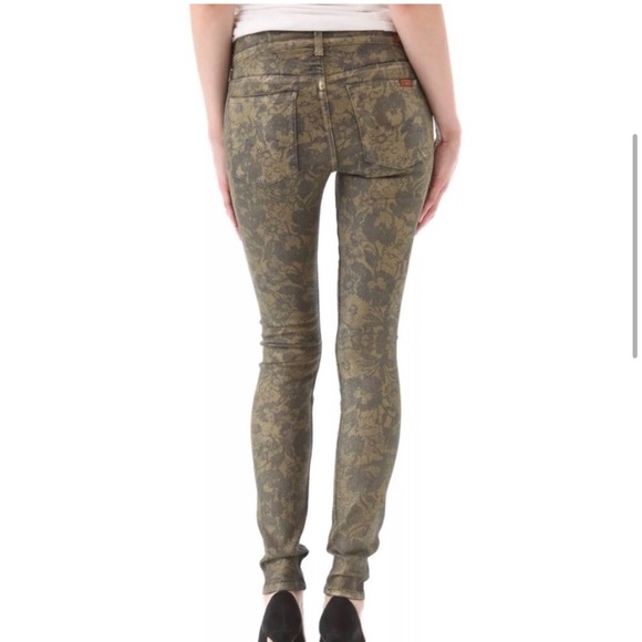 🎉 HP 🎉 7 for all Mankind Gold Foil Printed Skinny Jeans - Picture 2 of 16